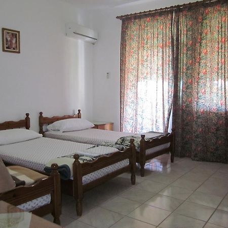 Guest House And Tavern Leo Sarandë Eksteriør billede