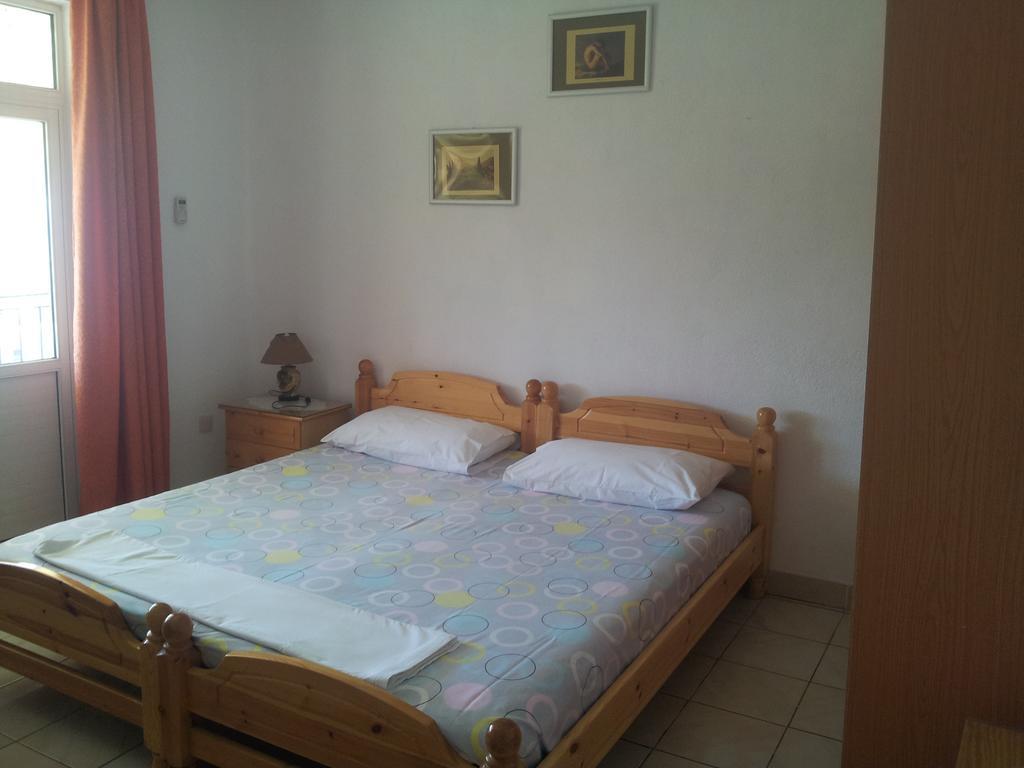 Guest House And Tavern Leo Sarandë Eksteriør billede