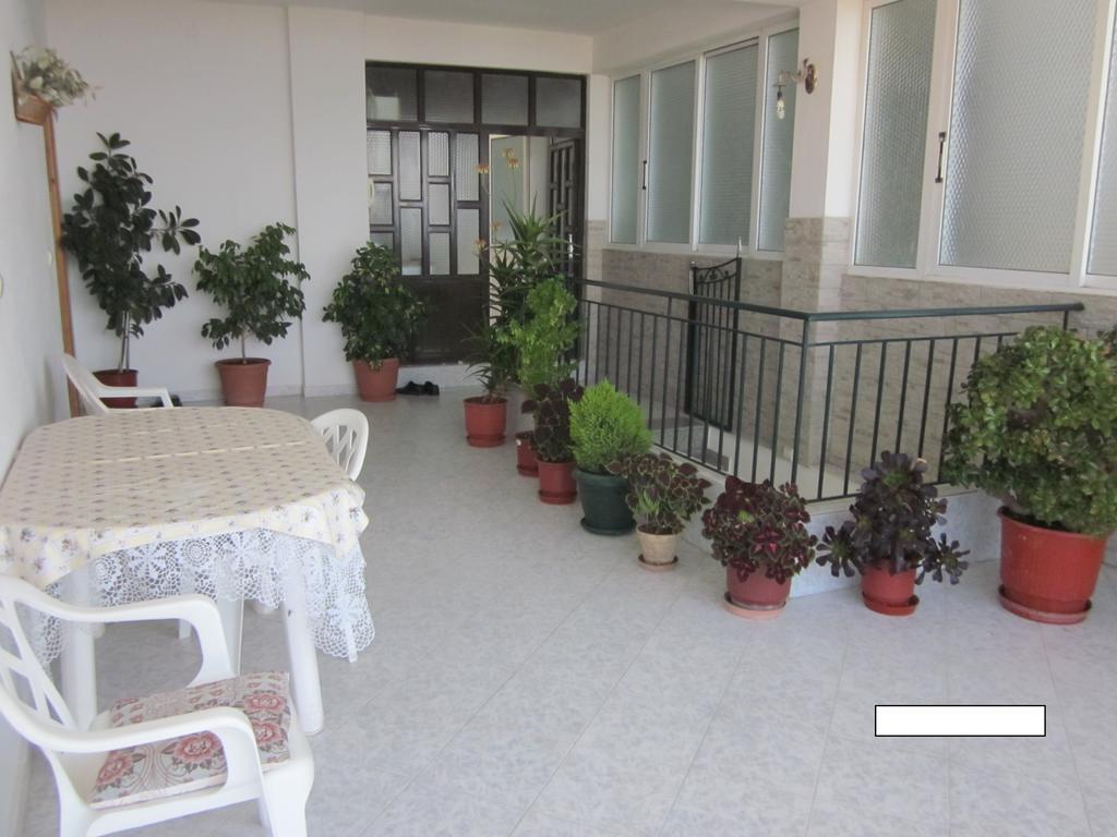 Guest House And Tavern Leo Sarandë Eksteriør billede