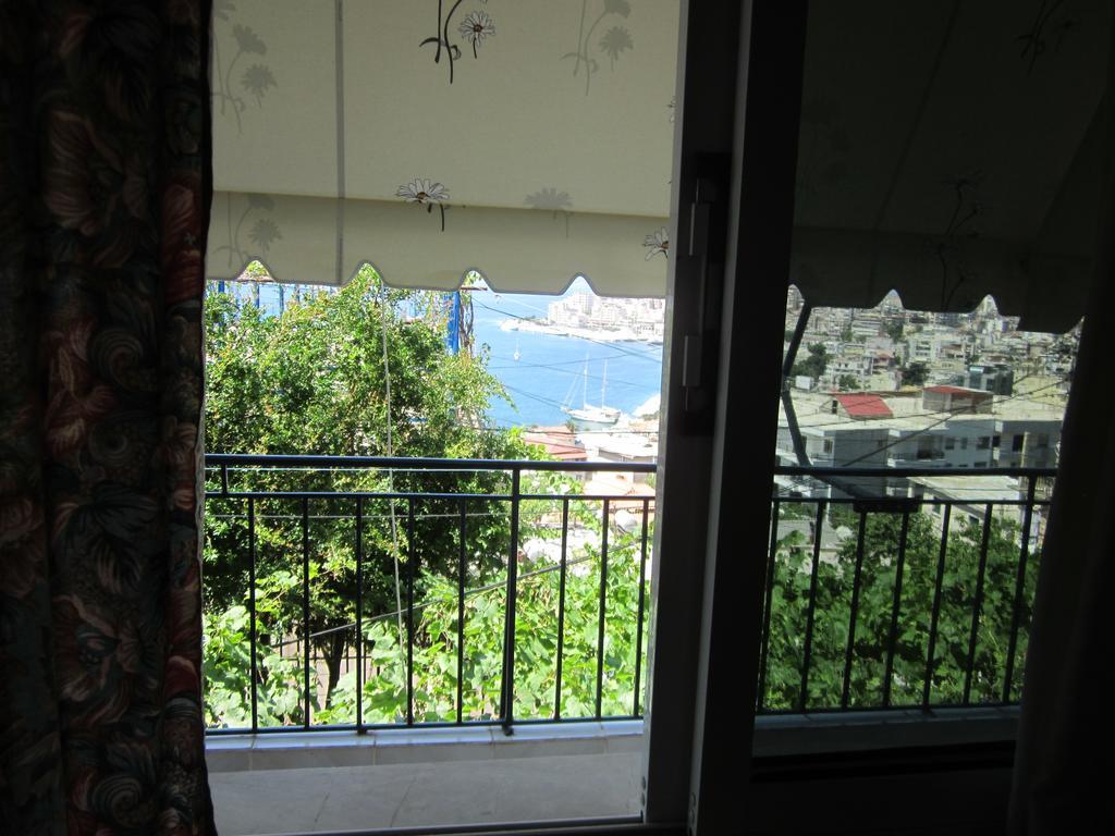 Guest House And Tavern Leo Sarandë Eksteriør billede