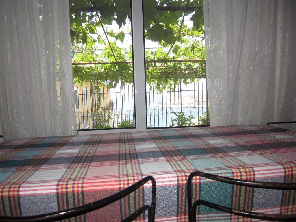 Guest House And Tavern Leo Sarandë Eksteriør billede