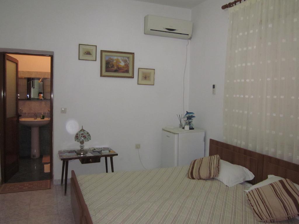Guest House And Tavern Leo Sarandë Eksteriør billede